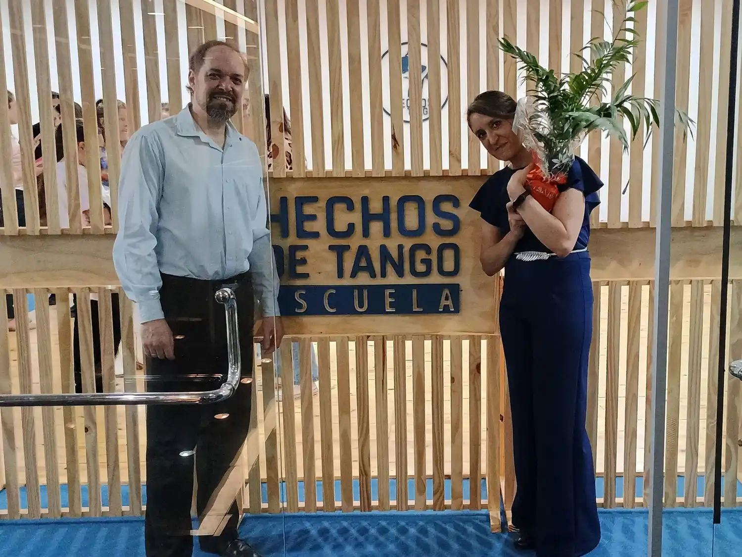Ariel y Alejandra en el salón de baile ubicado en el shopping Altos del Gualeguay.