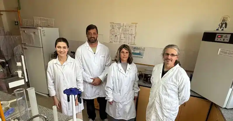 Agustina Vasquetto, Matias Pellegrino, Natalia Pereyra y Horacio Mouguelar, miembros del equipo de investigación de la UNRC.