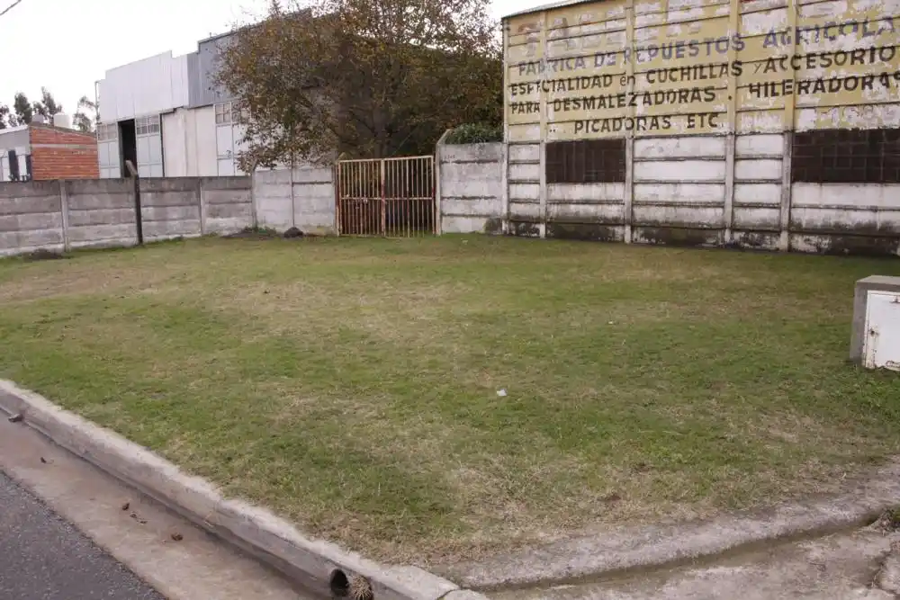 Tras un grave accidente, vecinos de Macaya  al 2200 solicitaron una cancha 
