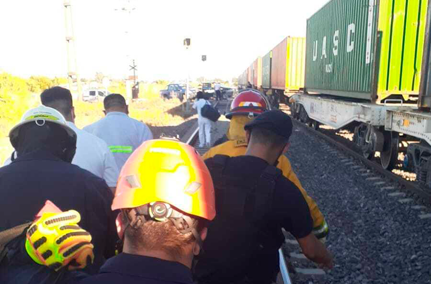 Rescataron con vida a un hombre que fue embestido por el tren