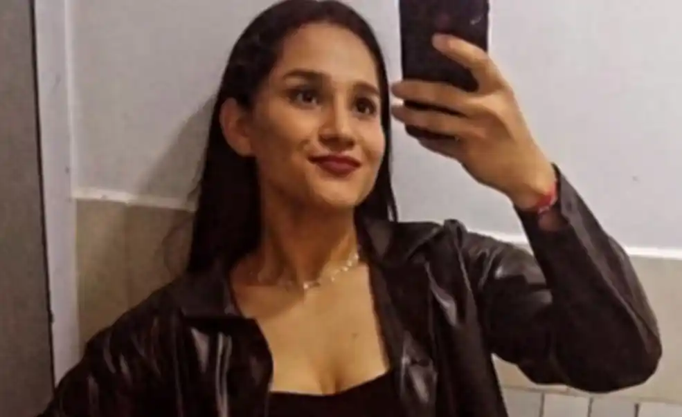 Una mujer policía fue encontrada muerta con un disparo en la cabeza y detuvieron a su novio