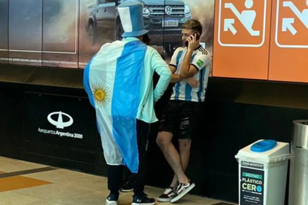 Pesadilla en Ezeiza: un hincha argentino no pudo subir al avión rumbo a Qatar