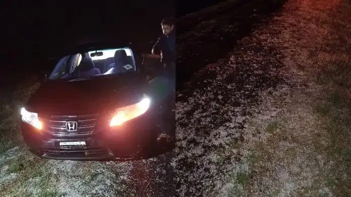 Por el granizo y la lluvia, un conductor despistó en Ruta 12