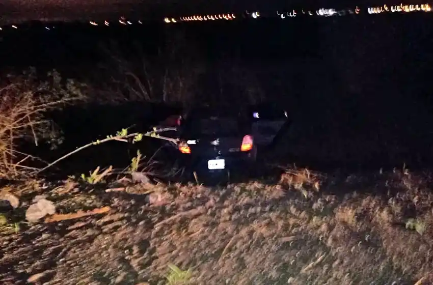 Dos mujeres heridas de gravedad tras un siniestro vial: cayeron a una zanja y debieron ser rescatadas