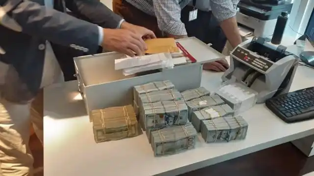 Detienen a 4 banqueros con armas, oro y U$S 1,3 millones en una financiera ilegal