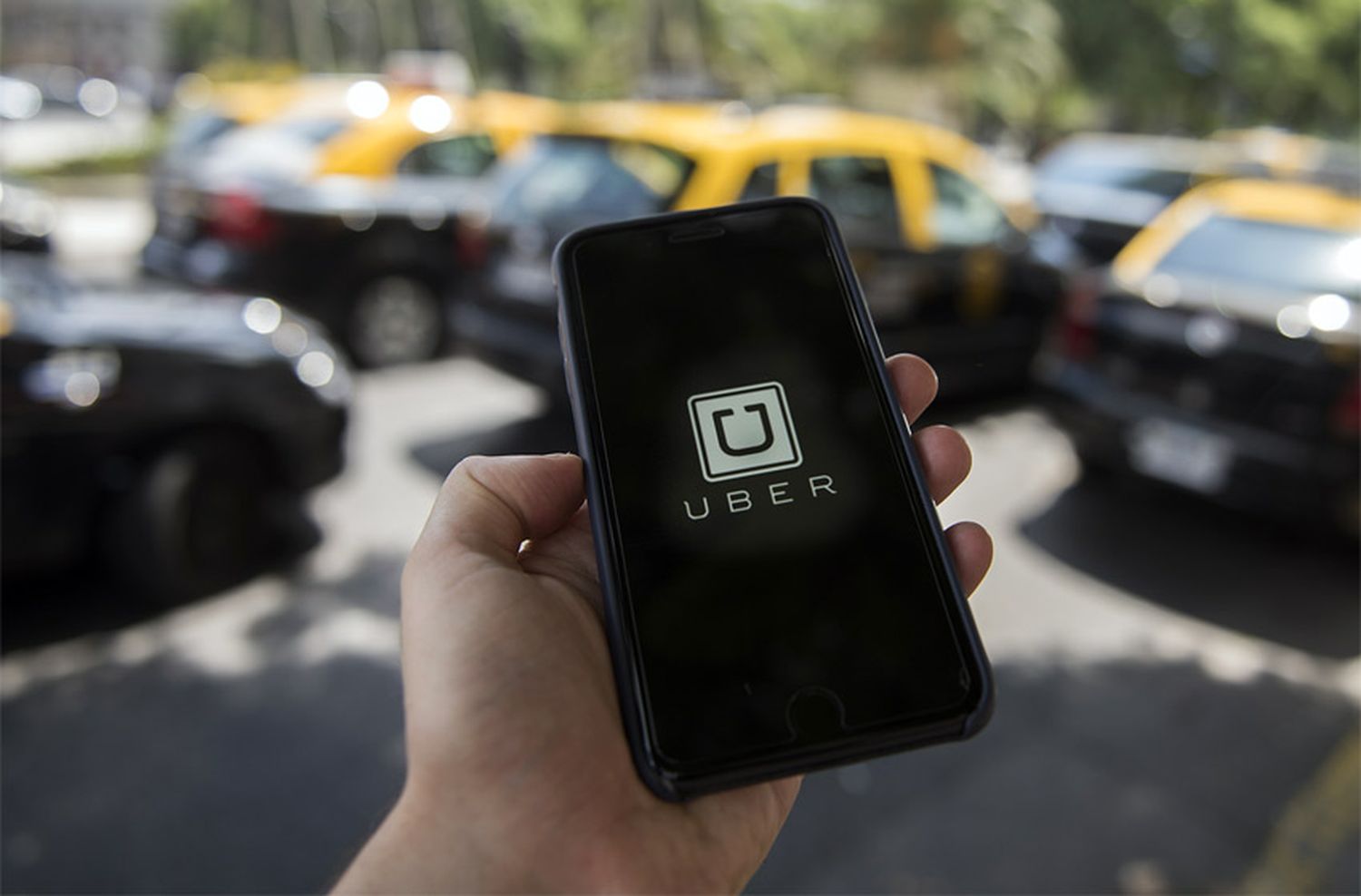 «Si llega Uber a Rosario se van a fundir los taxis y los colectivos»