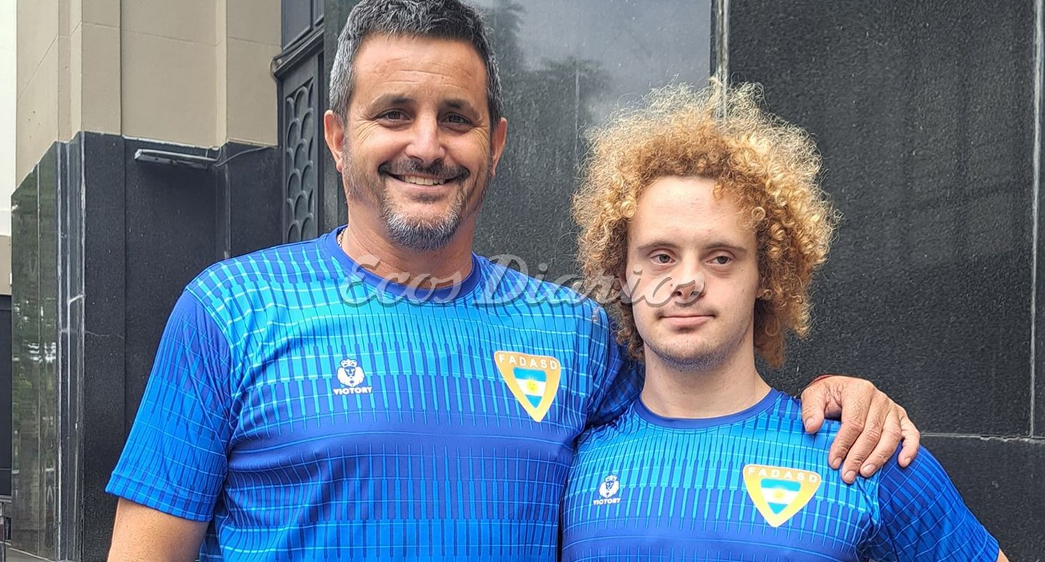 El representante de la ciudad. Junto a su entrenador Marcos Bertone (izquierda)
