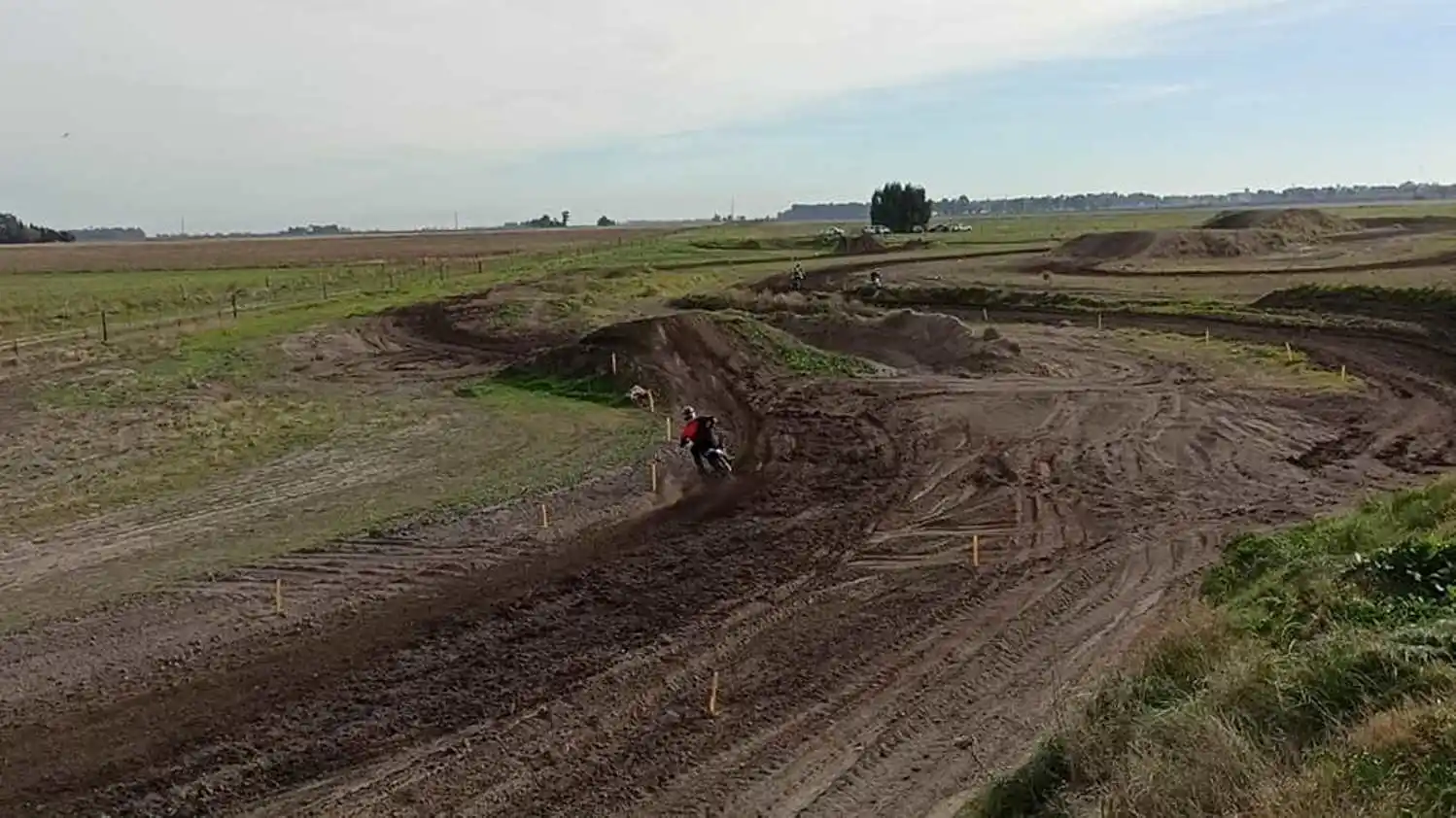 Comienza a rodar el motocross