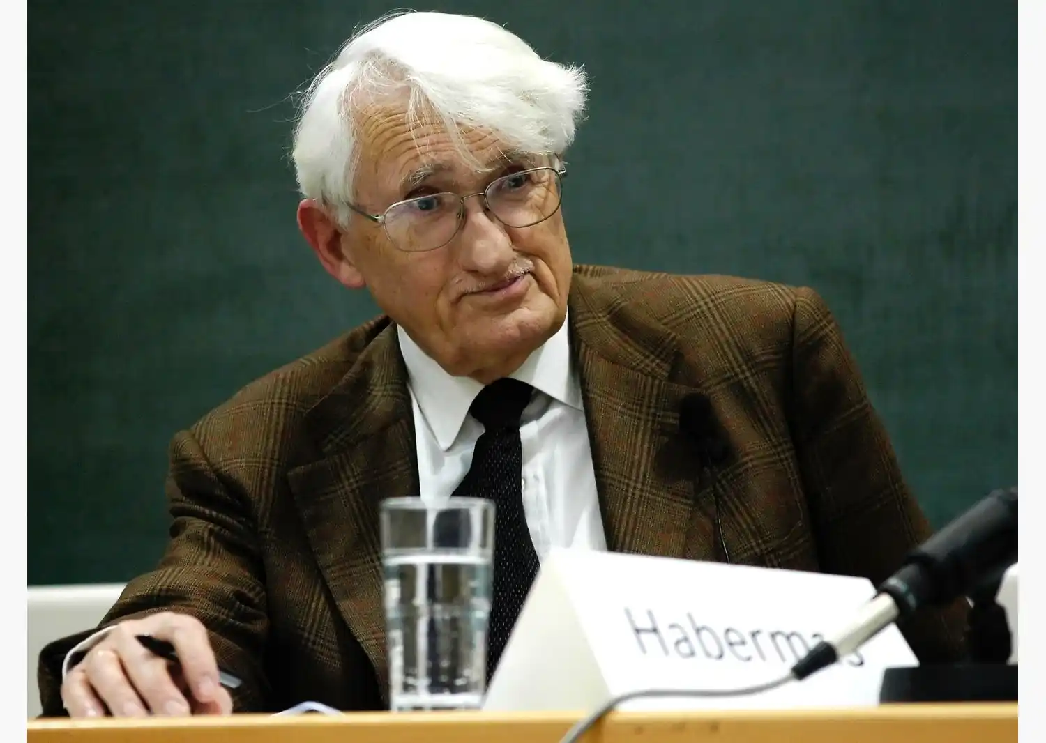 Murió el filósofo alemán Jürgen Habermas a los 96 años
