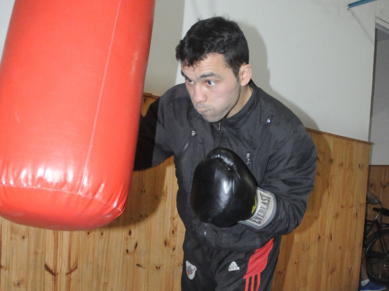 Luque combate en Canadá