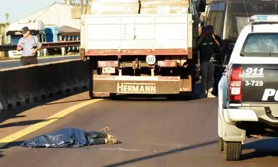 Lo buscaban porque habría violado a una nena: ayer lo chocó un camión y murió