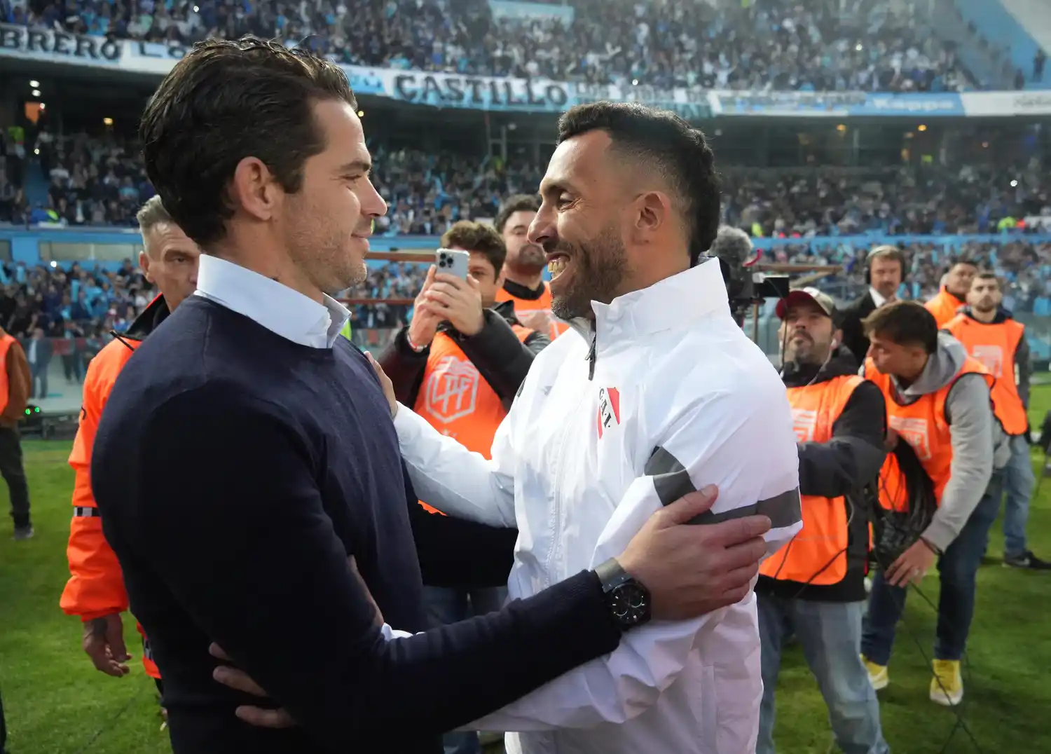 Acorralado, Gago presentó su renuncia