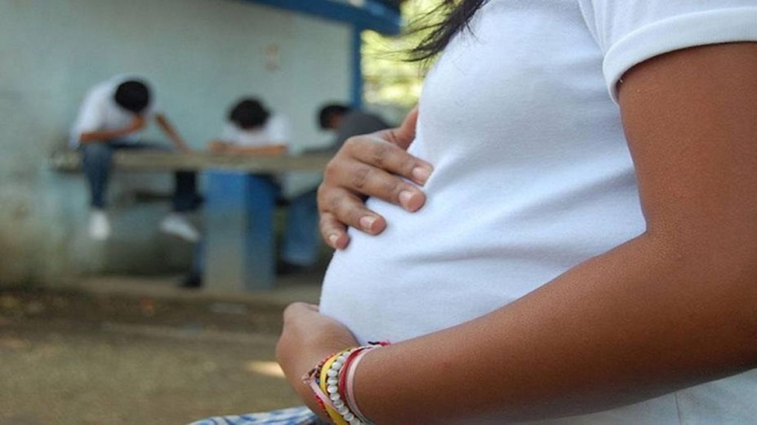 EMBARAZO PRECOZ Y POBREZA: la dupla que hace estragos en las barriadas venezolanas