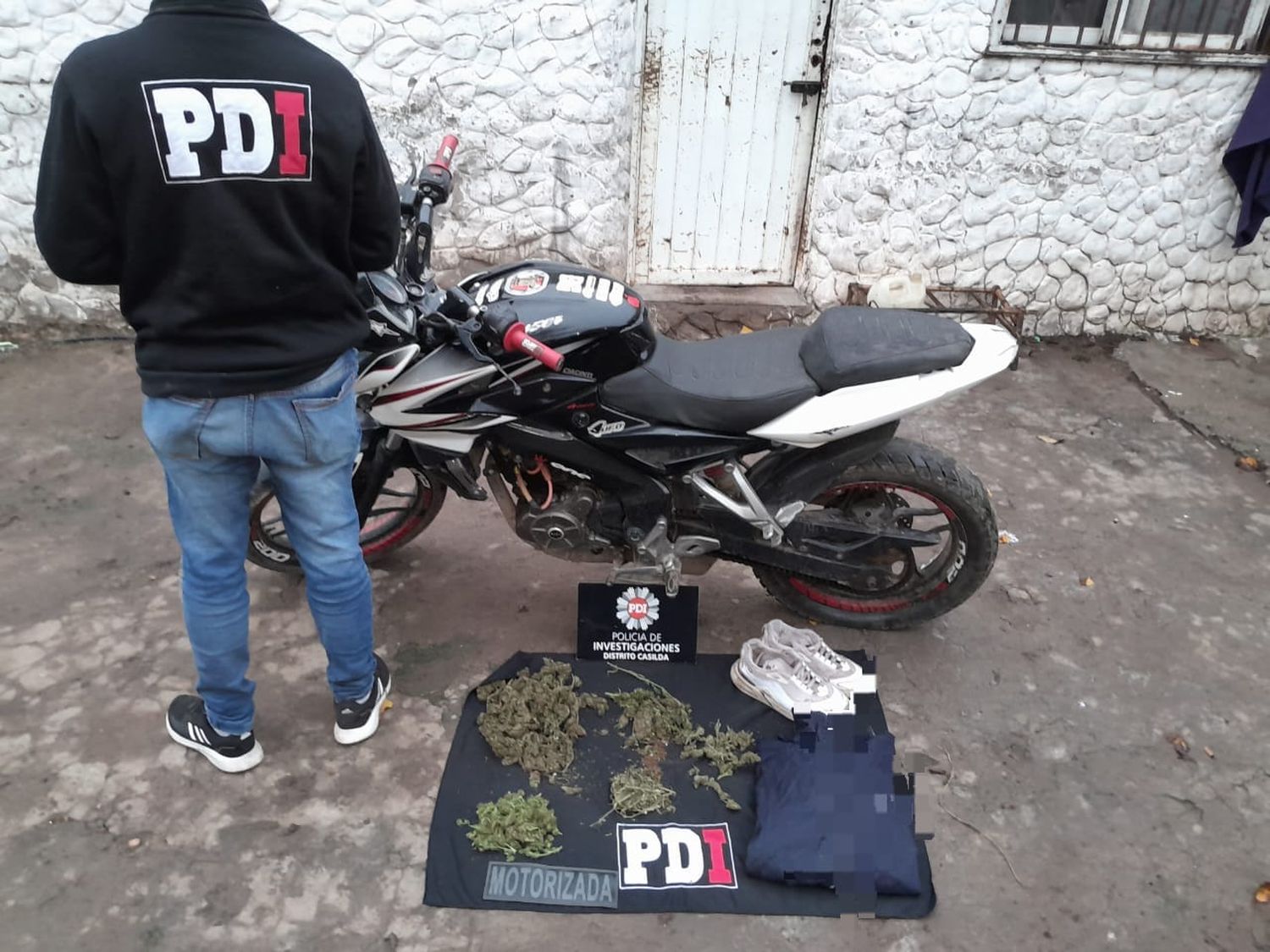 En el lugar secuestraron marihuana y una motocicleta que estará involucrada en la balacera