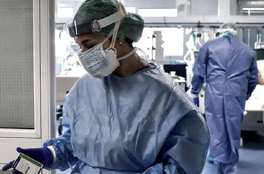 «Las variantes son cada vez más agresivas y letales», afirmó un infectólogo asesor del Gobierno