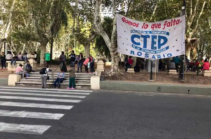 Vecinos de Saladillo se manifestaron en el municipio tras la muerte de un hombre por leptospirosis