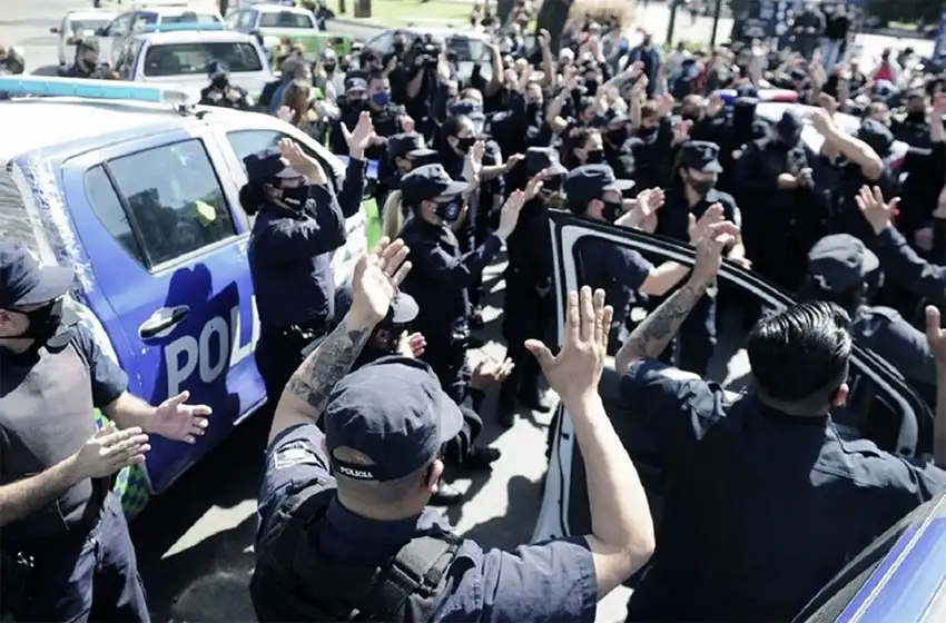 Montenegro repudió la manifestación de la policía en Olivos