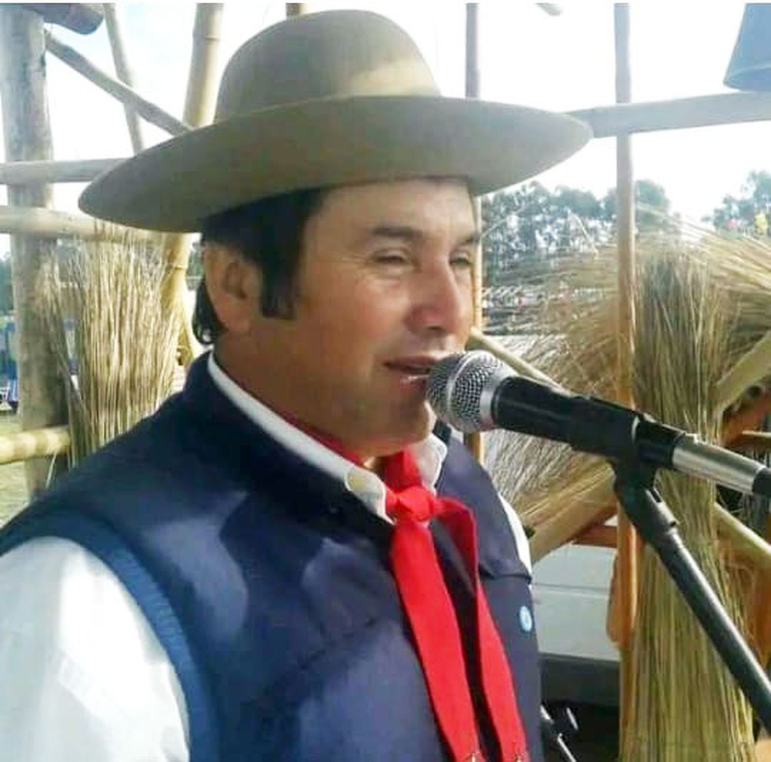 Hallaron un hombre sin vida en un campo cerca de Claraz