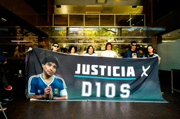 Escándalo en el juicio de Maradona: hoy definen si se anula tras el polémico documental de la jueza Makintach
