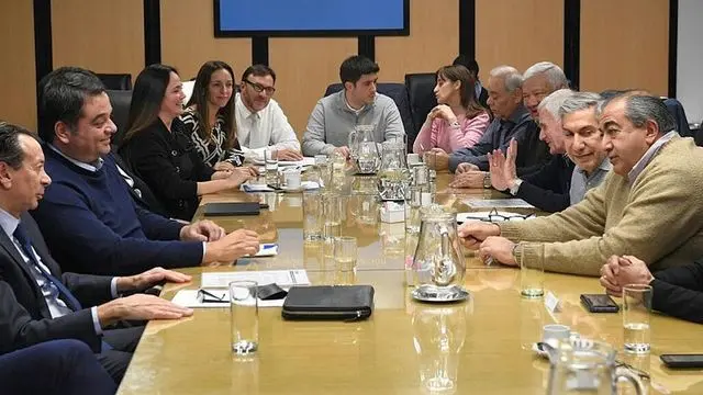 El Gobierno acordó el pago de un bono de fin de año