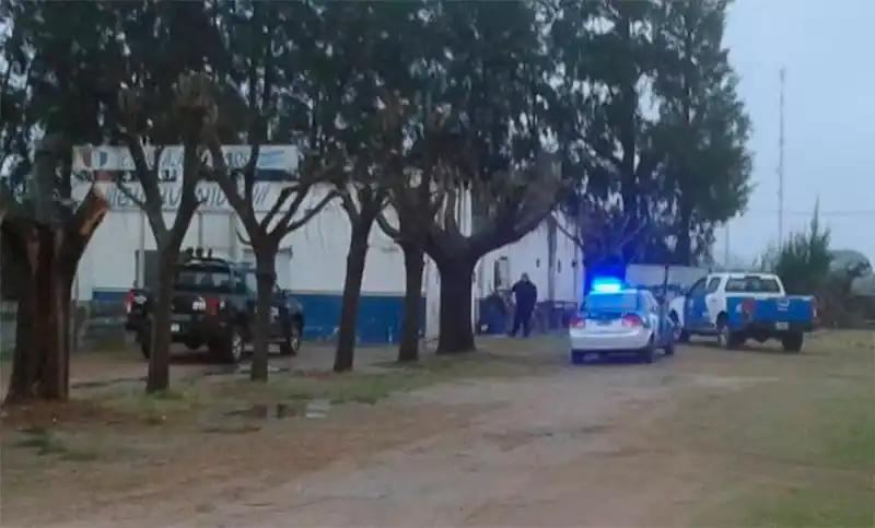 Hallaron un bebé sin vida dentro de una cancha de fútbol en Coronda