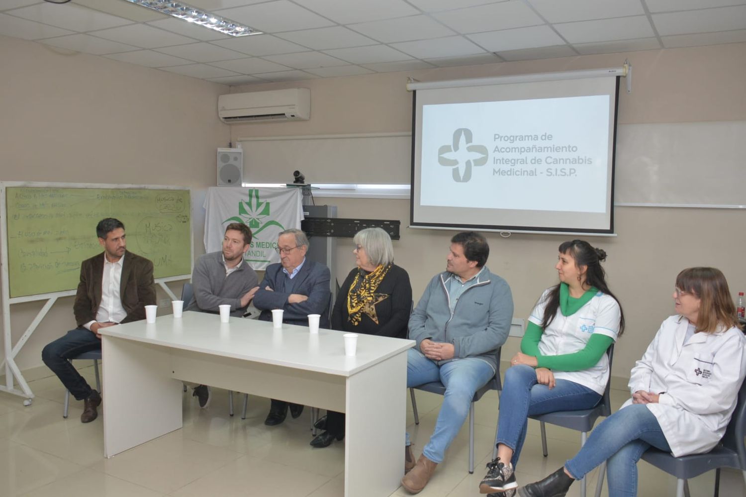 Luciano Grasso, Matías Tringler, Miguel Lunghi, Ana Fazekas, Fernando Ferreira y las coordinadoras Ana Chiodi y Miriam Darthazu.