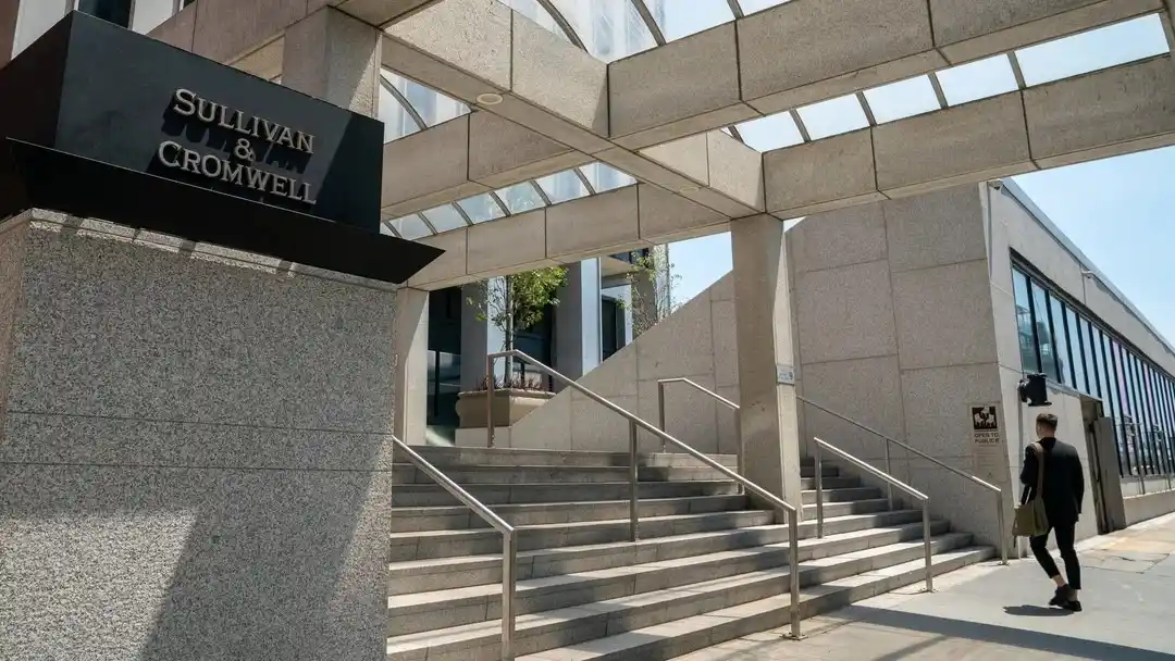 El gobierno renueva contrato con abogados en Estados Unidos.