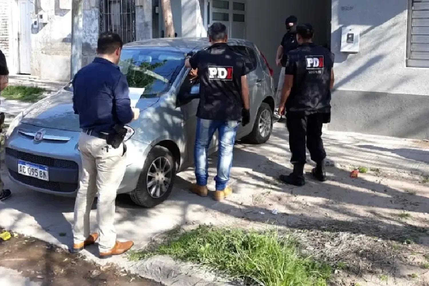 En la región: encontró a un estafador en la casa de su mamá y evitó que le roben una importante suma de dólares