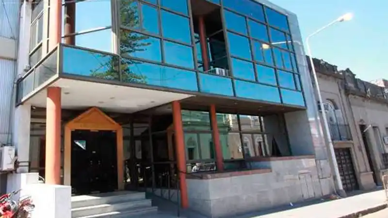 Quitaron la matrícula a un abogado condenado por violar a su expareja