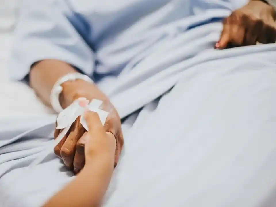 Diputados radicales impulsan en el Congreso un debate para regular la eutanasia en Argentina