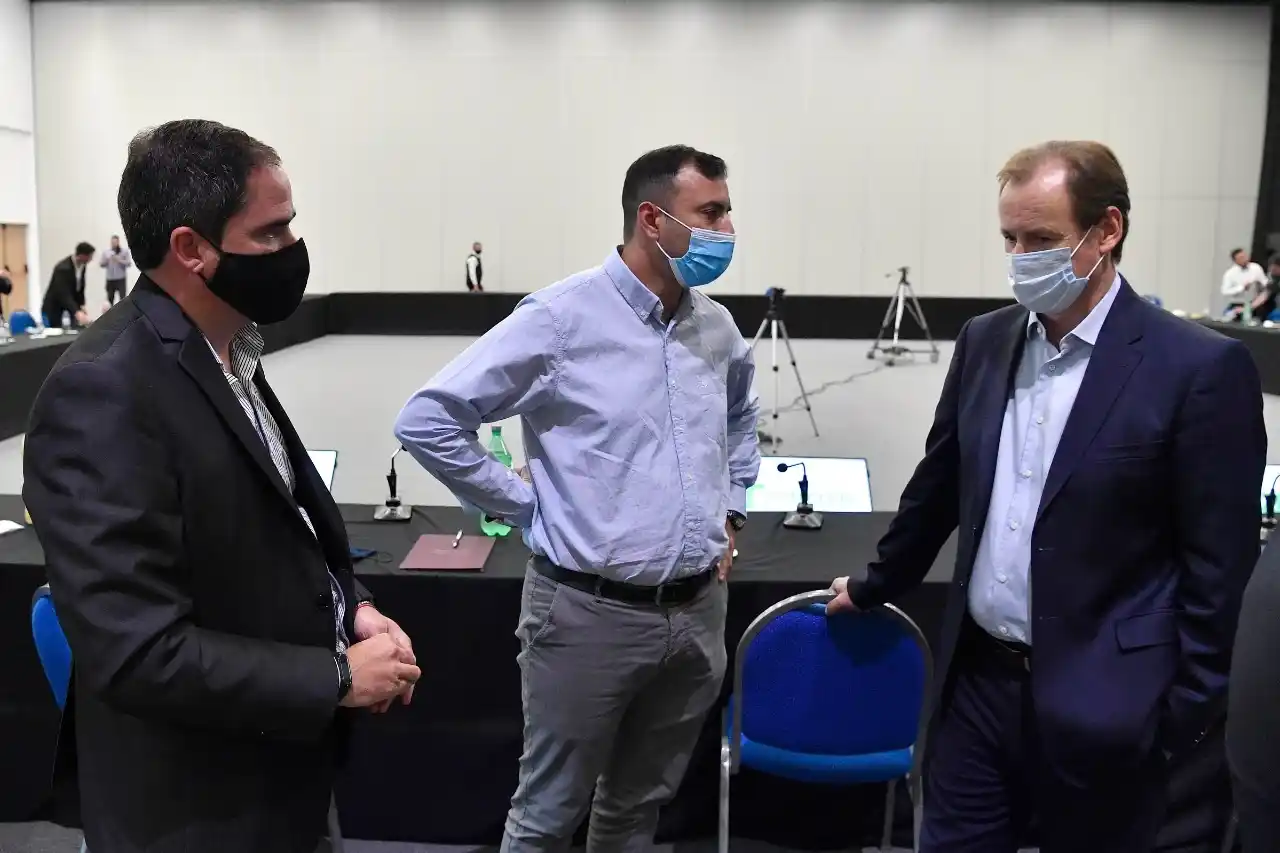 Hassell invitó a Bordet a participar de un nuevo aniversario de Larroque