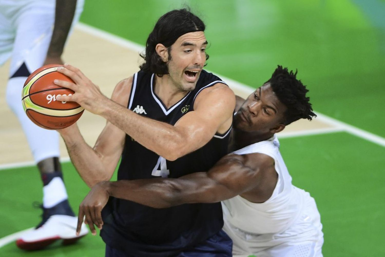 El capitán Scola, con el  corazón en el básquetbol