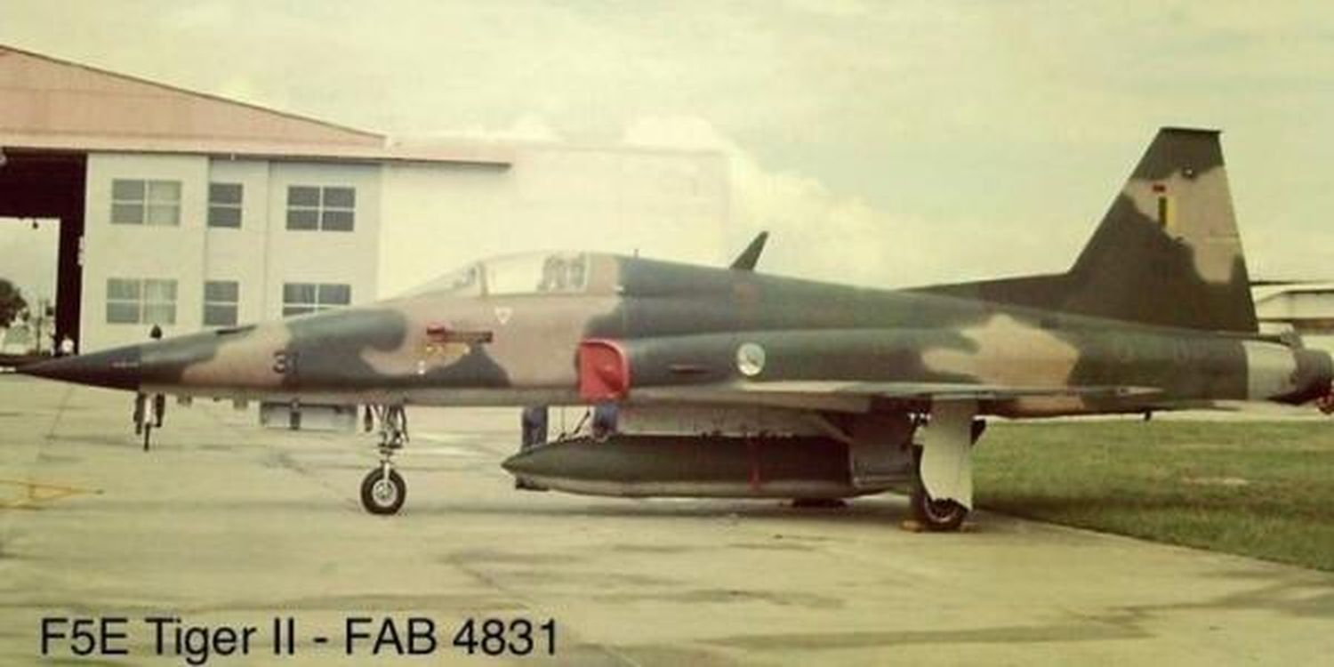 The Brazilian Air Force found an F-5 fighter that crashed 40 years ago