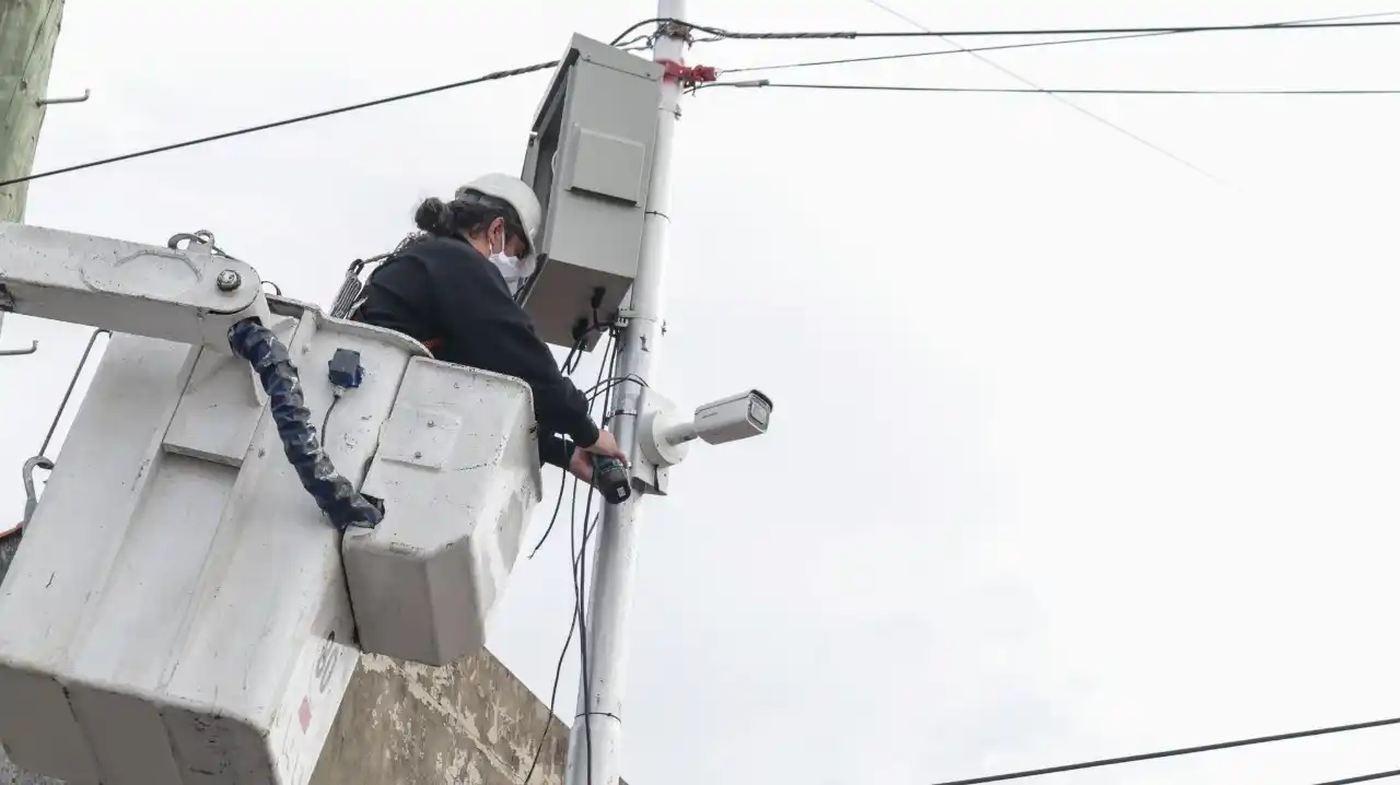 Grindetti se plantó contra la inseguridad e instaló 50 nuevas cámaras en Lanús: "Es importante invertir en prevención"