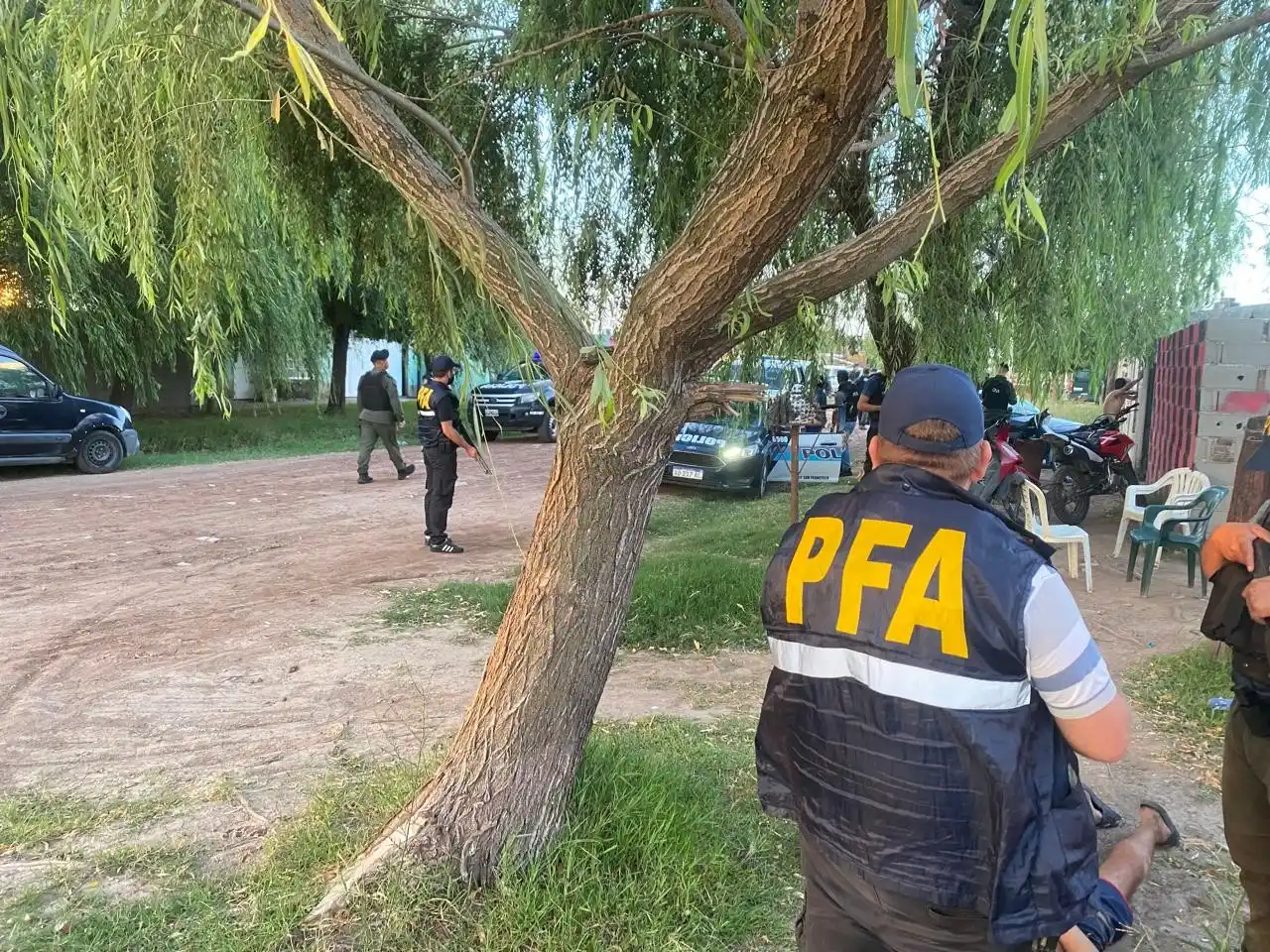 Fuerte operativo de la PFA en la “Triple Frontera” santafesina: secuestraron droga, armas y dinero