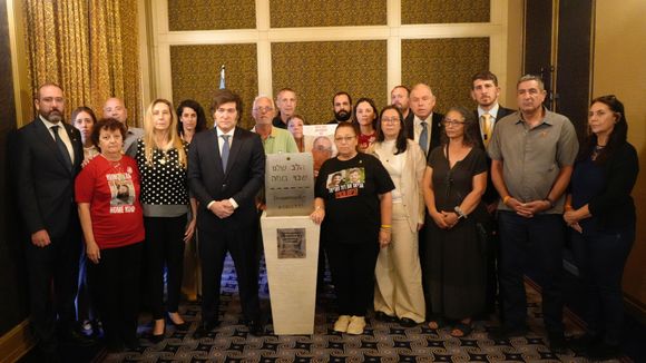 Milei se reunió en Jerusalén con familiares de rehenes argentinos secuestrados por Hamas y reafirmó su compromiso