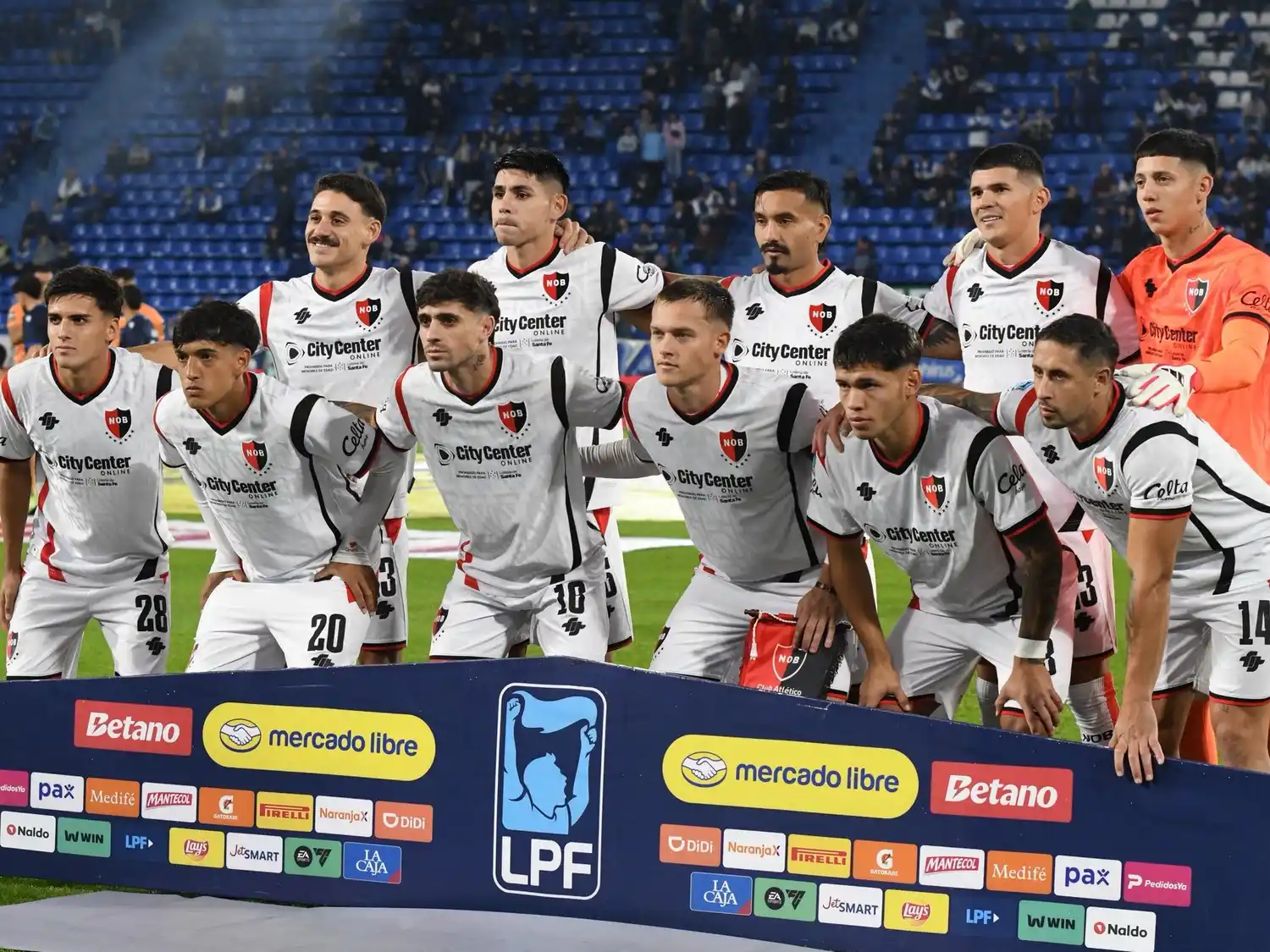 Newell’s tuvo chances para ganarlo pero terminó empatando 1 a 1 ante Vélez en Liniers