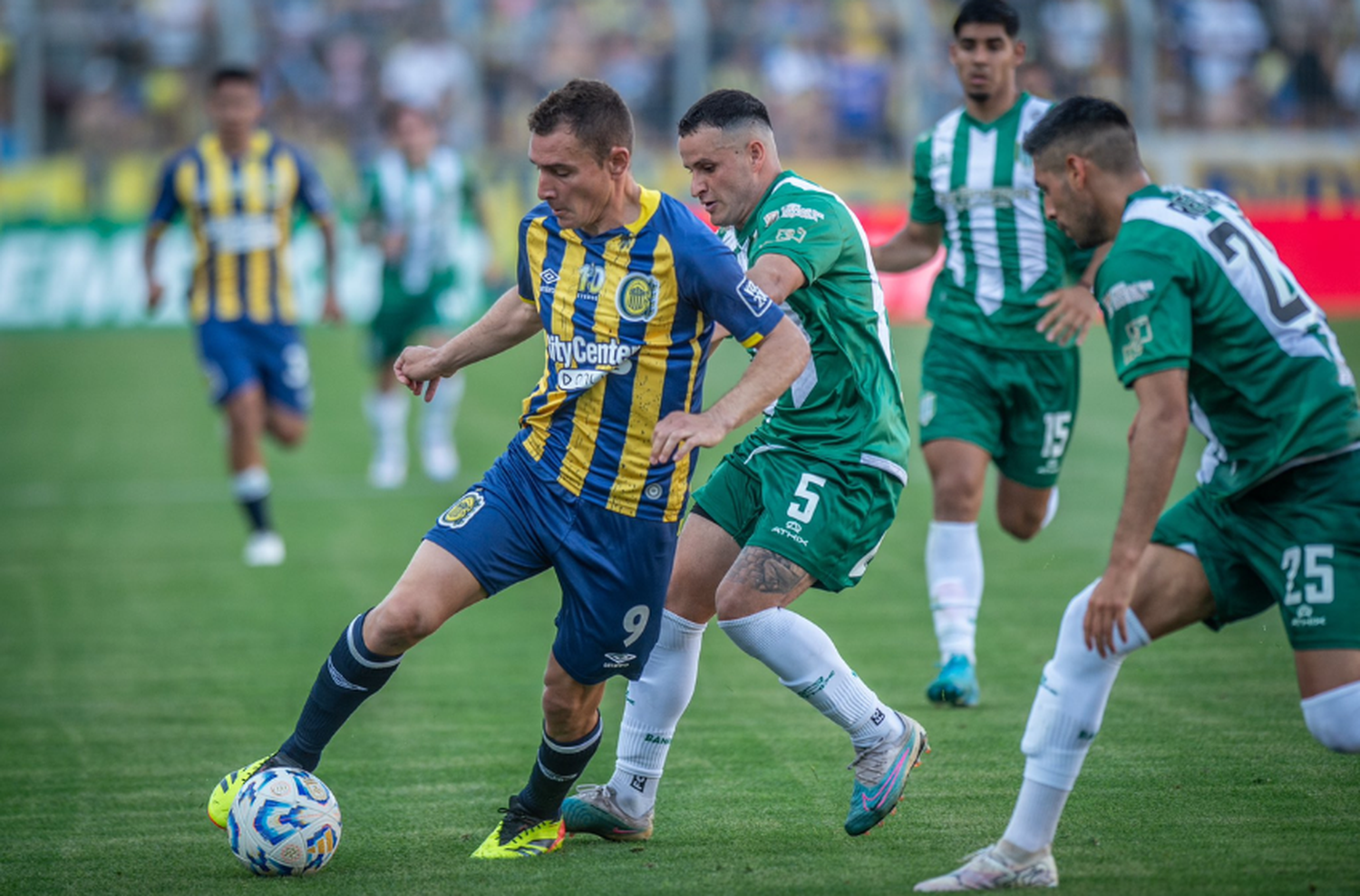 Central casi se lo lleva en el final pero empató 1-1 con Banfield