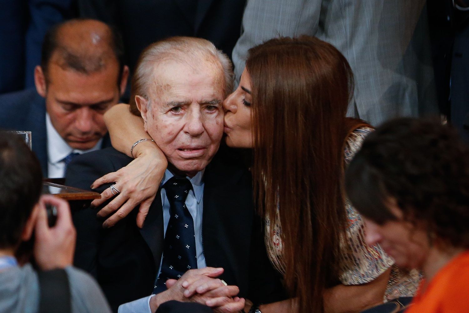 Menem evoluciona favorablemente: sus pulmones están bien y continúa sin respirador artificial