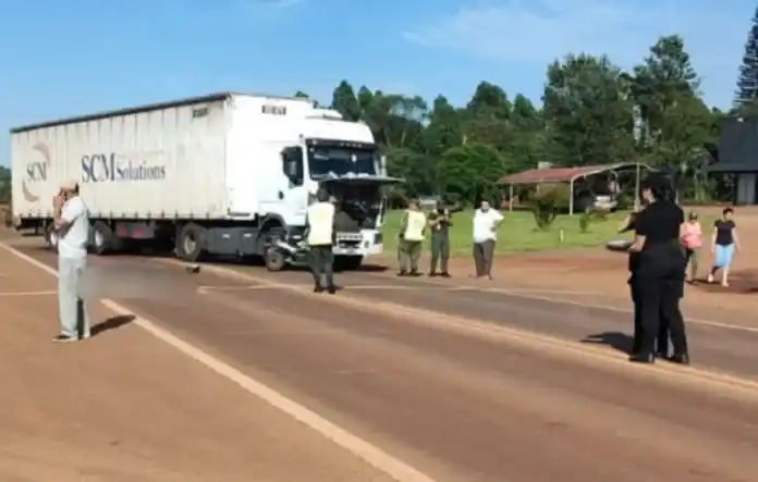 Tragedia en la Ruta 14: conducía un cuatriciclo eléctrico, lo chocó un camión y murió