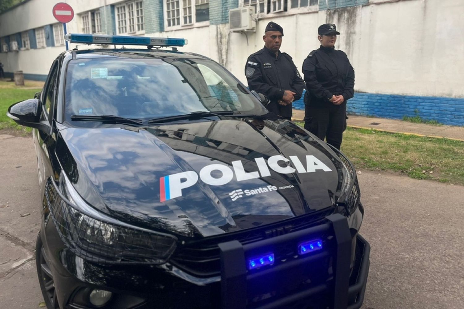 Una beba nació en un patrullero con asistencia de dos policías