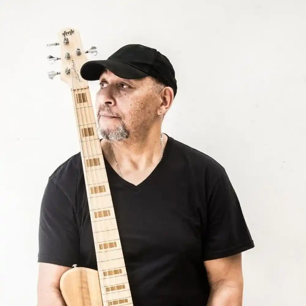 Daniel Maza. Bajista, cantante y compositor uruguayo