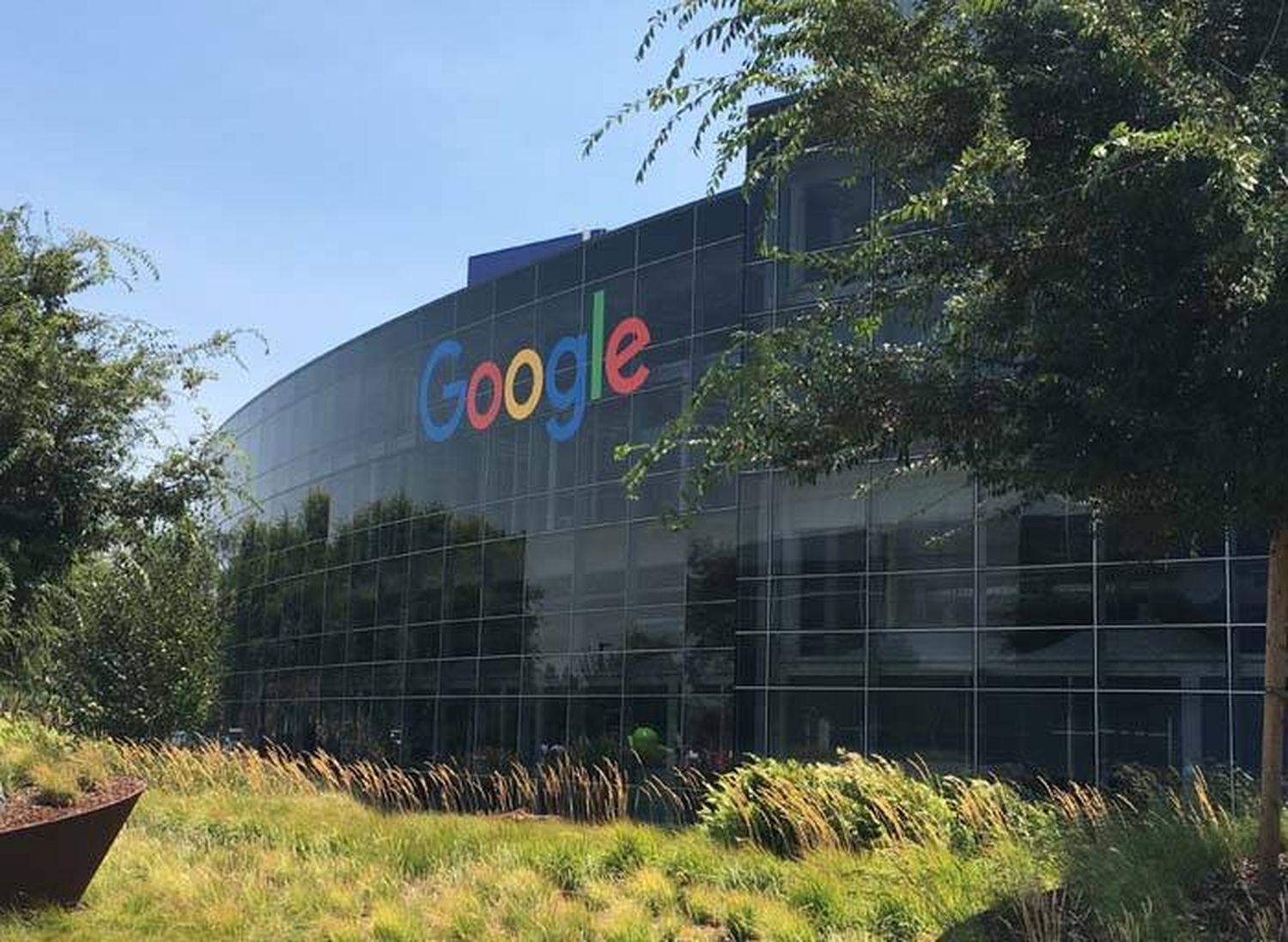 Padres podrán solicitar a Google que elimine fotos de sus hijos