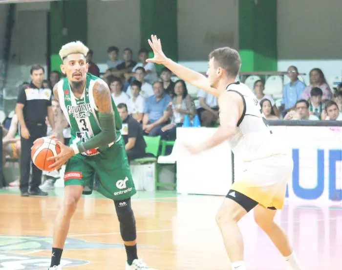 Estudiantes no lo supo ganar y Comunicaciones se llevó el triunfo por 80 a 74