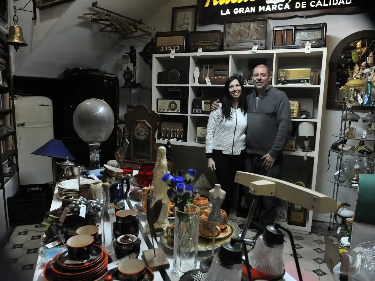 La farmacia Pasteur, hoy un refugio de tesoros antiguos    