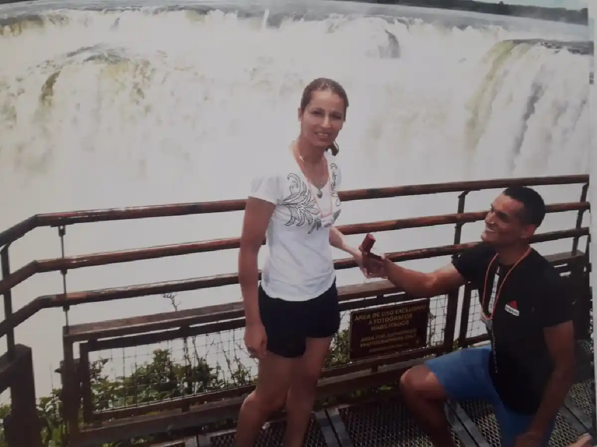 Le propuso casamiento a orillas de las Cataratas