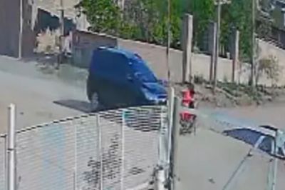 Impactante accidente en Neuquén: iba en moto, la chocó un auto y resultó ilesa