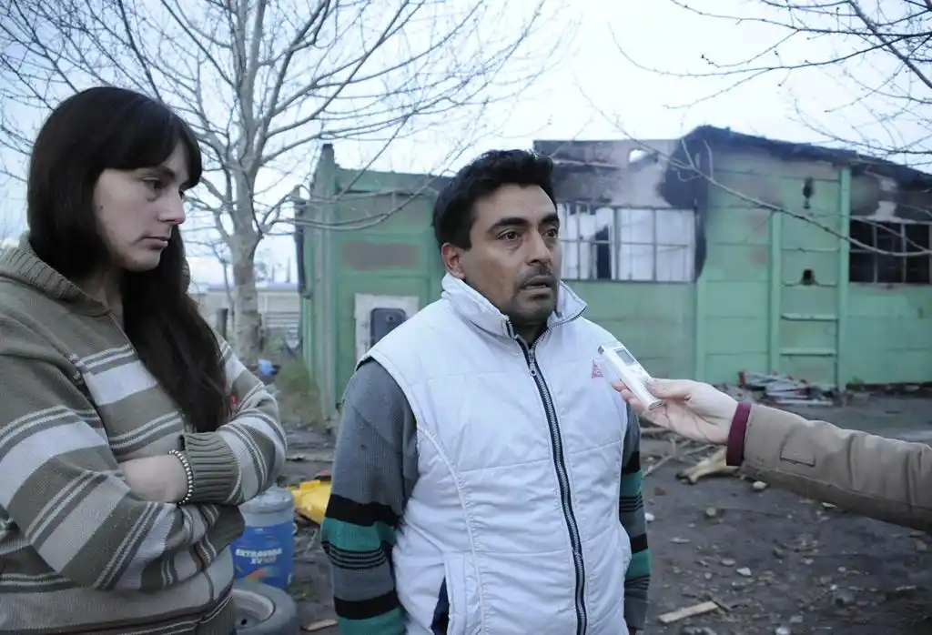 Una familia con cuatro  hijos perdió todo al incendiarse su vivienda