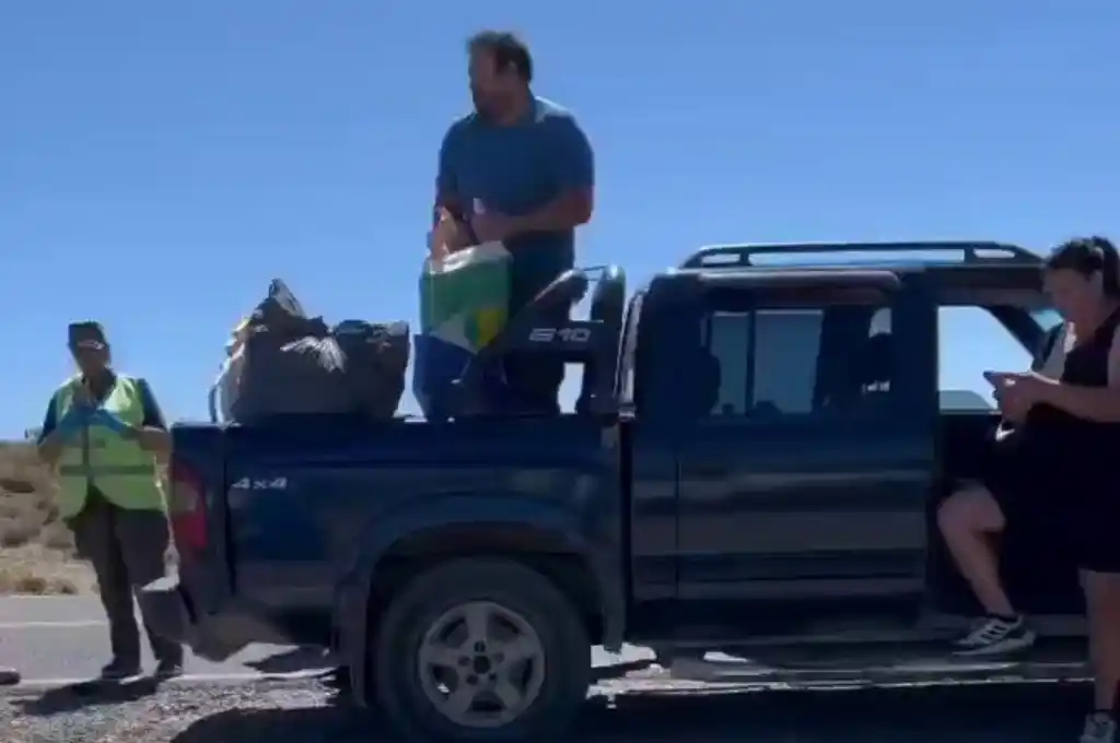 La Policía se los decomisó y el hombre colocó la carne sobre la vera de la Ruta 40 y la pisó.