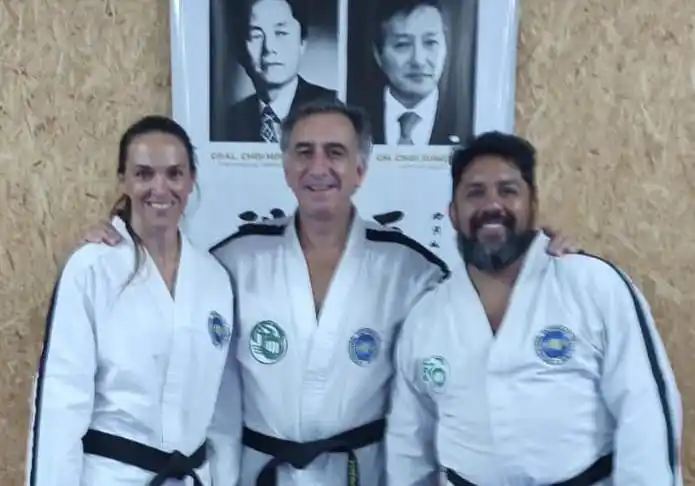 Yapuncic junto a Víctor y Noelia Rodríguez que tomarán el curso.